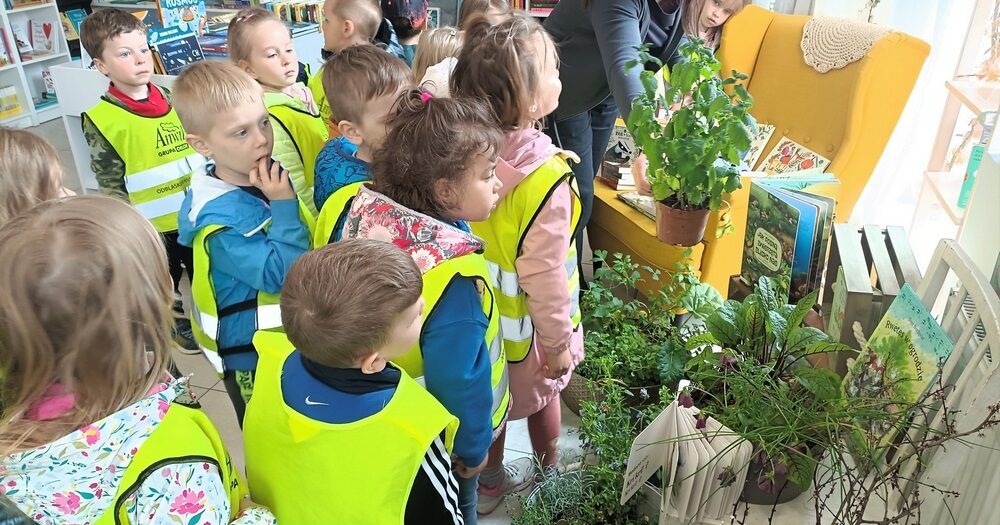 Wycieczka 4-latków do biblioteki
