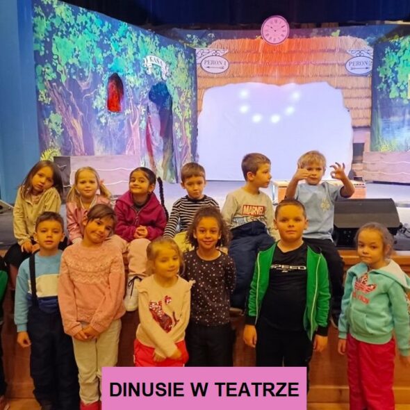 Dinusie w teatrze