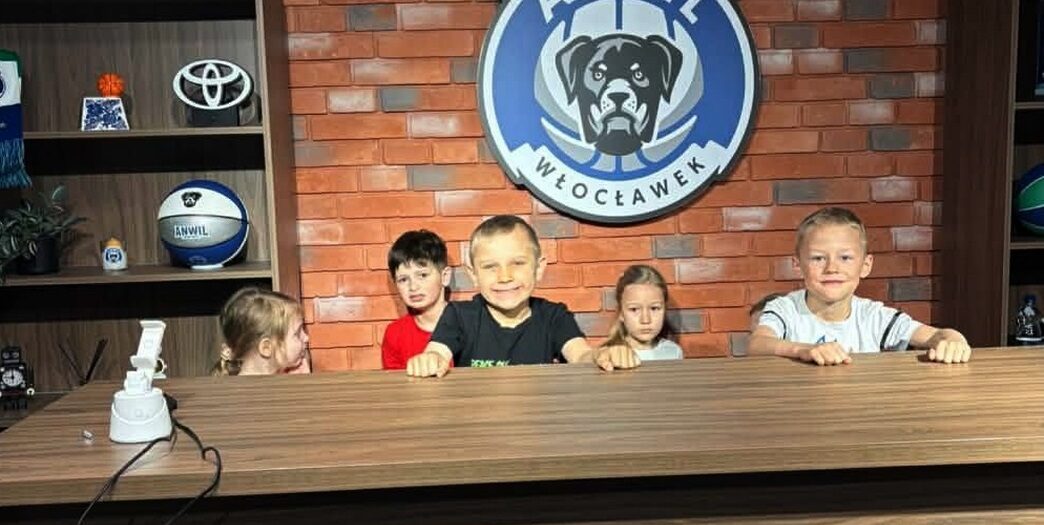 Sówki odwiedzają klub sportowy